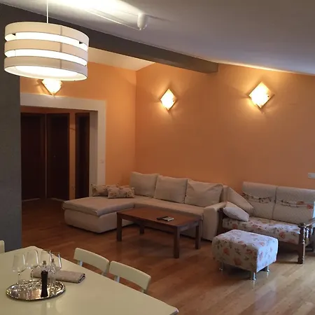 Lucija Apartman *