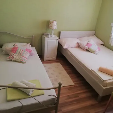 Apartman Lucija *